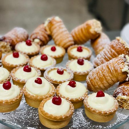 Hotel Cannes - In Pieno Centro Riccione Ngoại thất bức ảnh