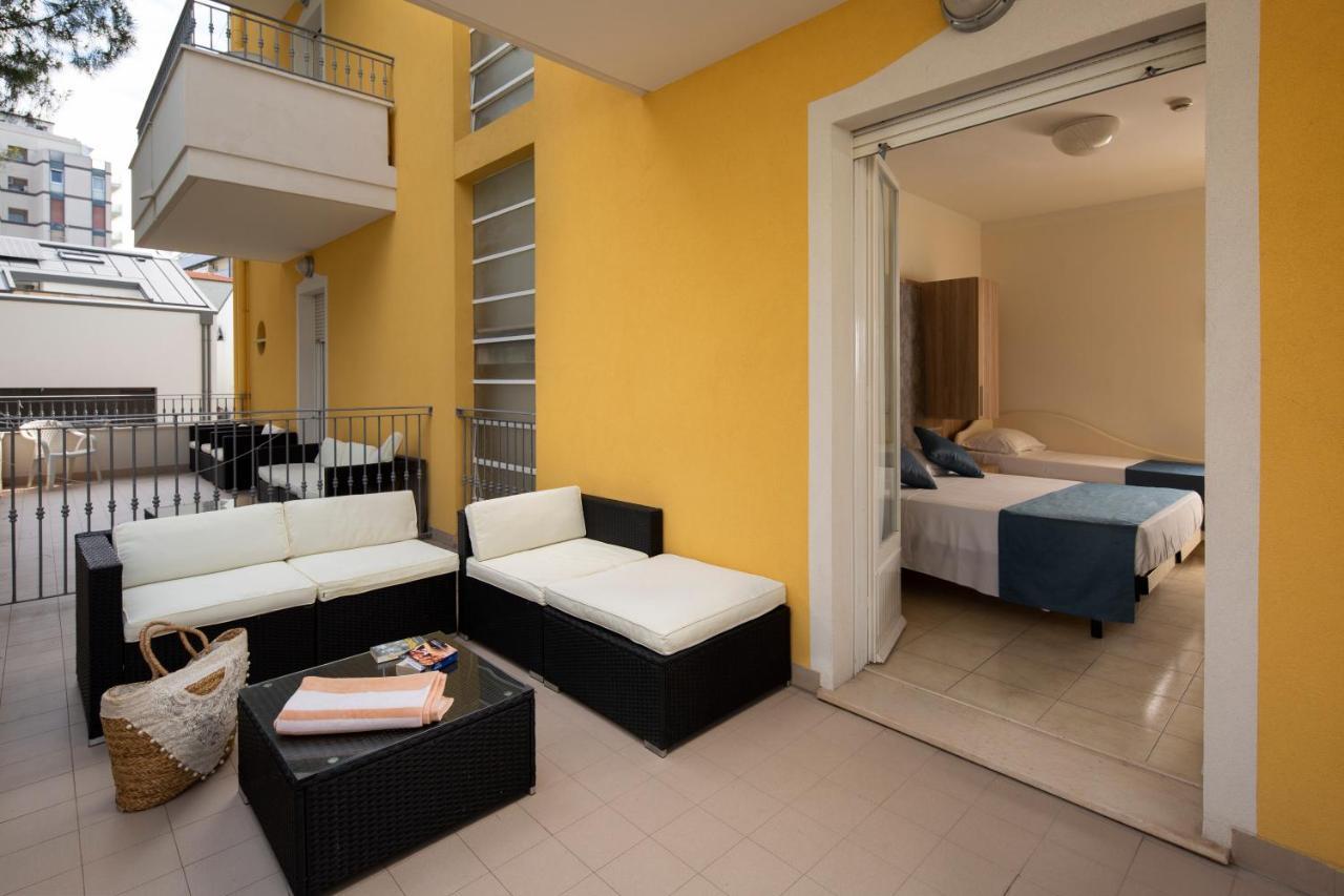 Hotel Cannes - In Pieno Centro Riccione Ngoại thất bức ảnh