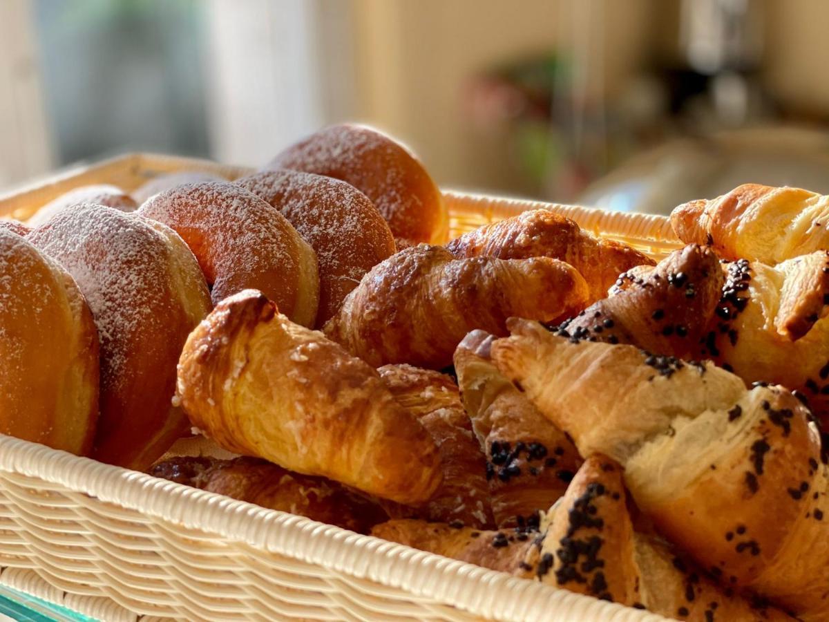 Hotel Cannes - In Pieno Centro Riccione Ngoại thất bức ảnh