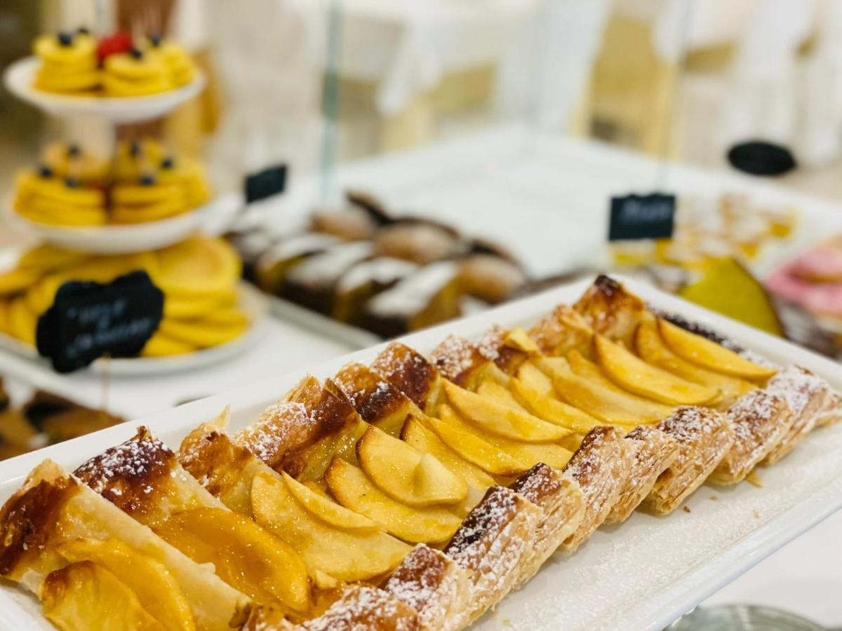 Hotel Cannes - In Pieno Centro Riccione Ngoại thất bức ảnh