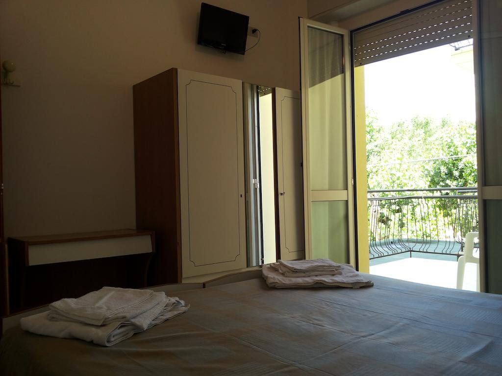 Hotel Cannes - In Pieno Centro Riccione Ngoại thất bức ảnh