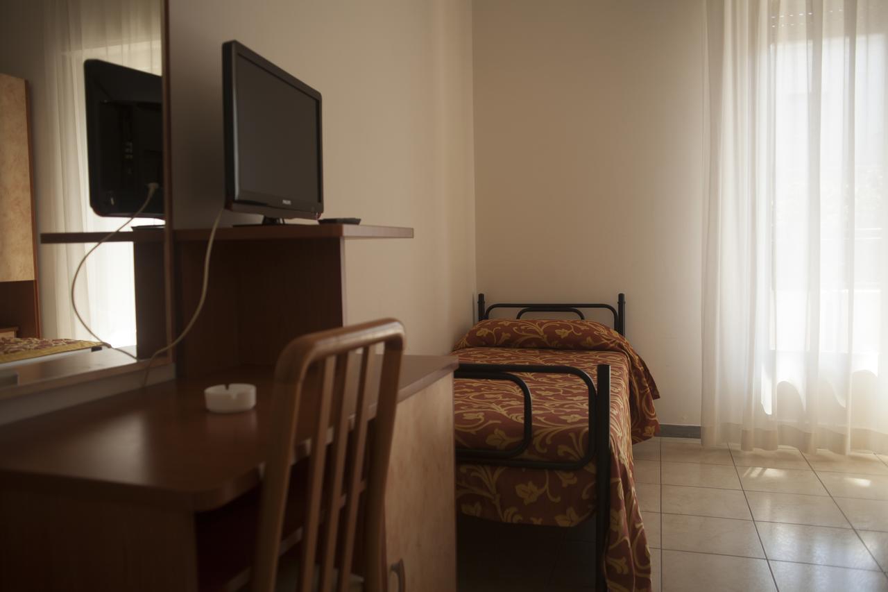 Hotel Cannes - In Pieno Centro Riccione Ngoại thất bức ảnh